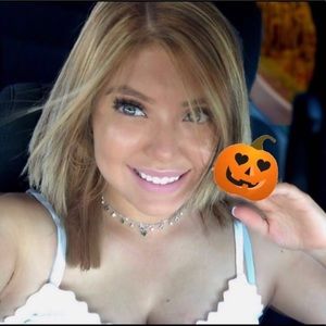 Meet your Posher, Iris